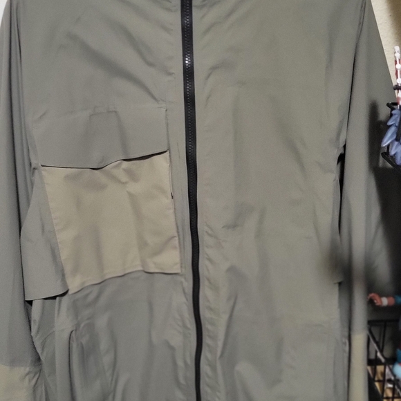 Lululemon mens large green escape and explore rain jacket - Picture 6 of 6